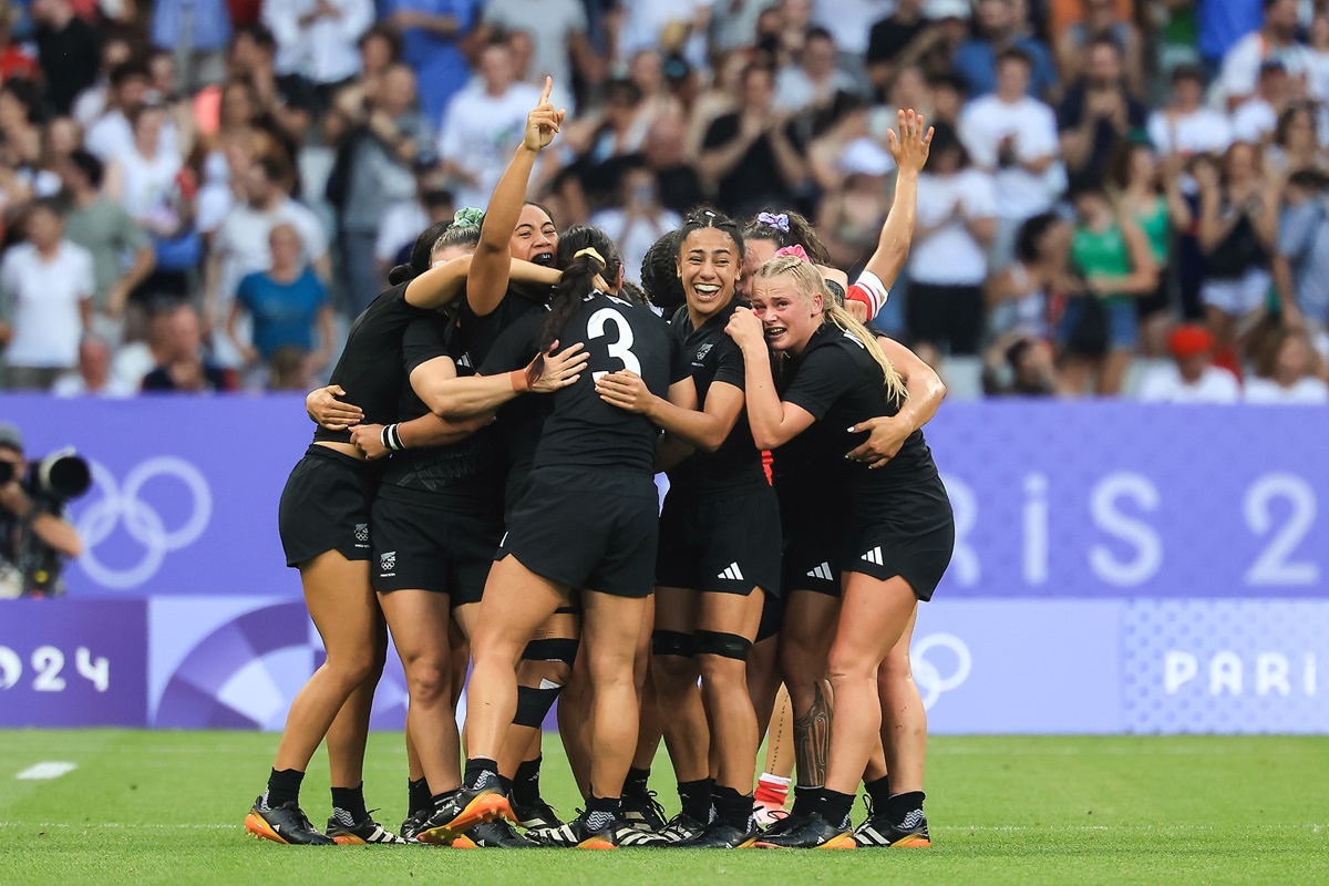 New Zealand Black Ferns Sevens players celebrate winning the final. New Zealand v Canada, Rugby Sevens - Women’s gold medal match, Paris Olympics at Stade de France, Paris, France on Thursday 30 July 2024.